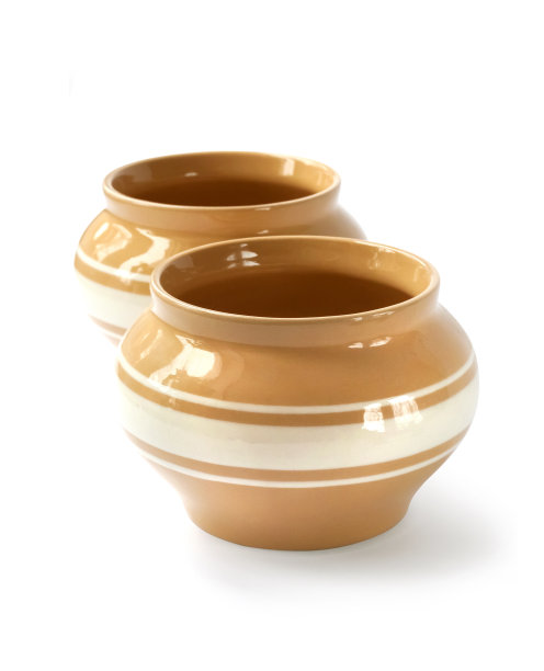 上釉陶瓷锅烹饪在一个白色的背景与裁剪路径图片下载