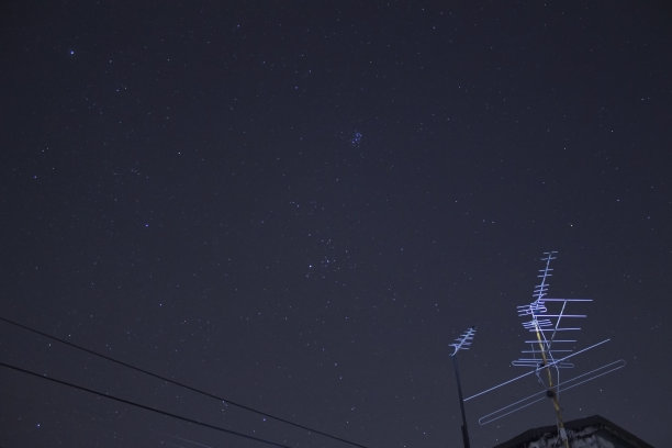 空间背景的天线图片下载