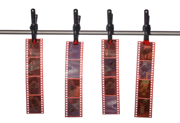 辊膜的干燥条纹隔离在白色背景上。图片下载