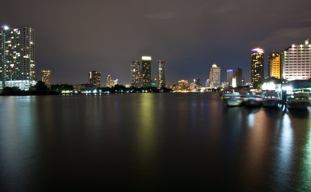 泰国曼谷的河流和建筑图片下载