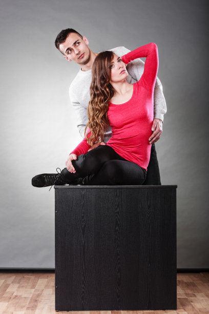 性感的女人和英俊的男人。性感的夫妇。图片下载