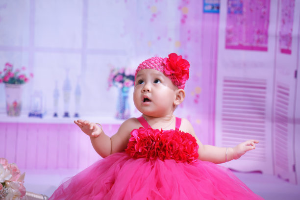 快乐的小女孩图片下载