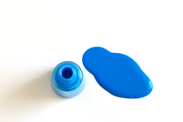 蓝色的指甲油图片下载