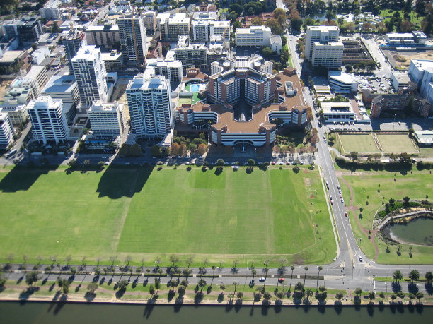 河的前面图片下载