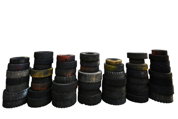 堆叠的旧轮胎图片下载