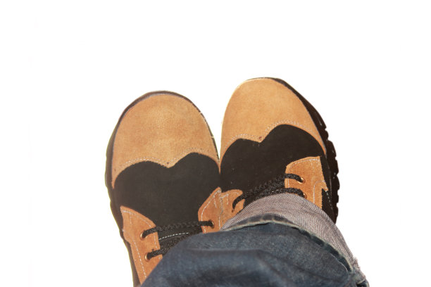 交叉腿和鞋子图片下载