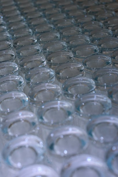 很多空杯子图片下载