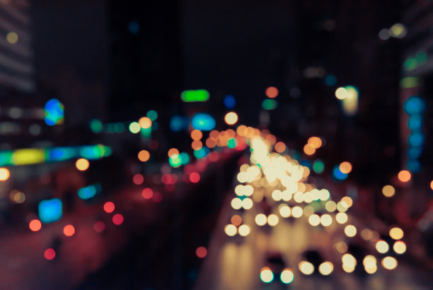 摘要模糊了城市道路夜间交通堵塞的虚化。的语气图片下载
