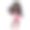 女孩拿着麦克风唱歌。图片下载