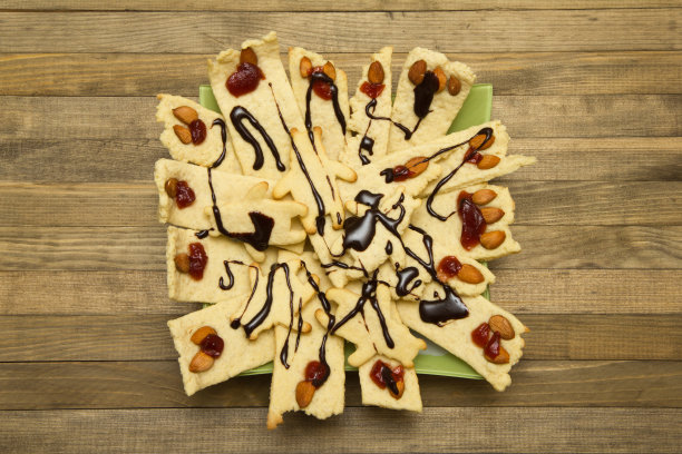 加果酱和坚果的脆饼图片下载