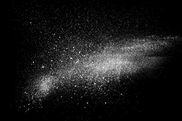 凝固运动白色粉末爆炸，孤立在黑色上，图片下载