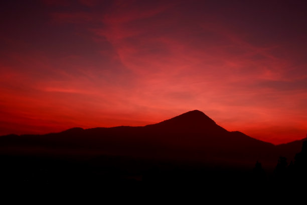 看哪的威严图片下载