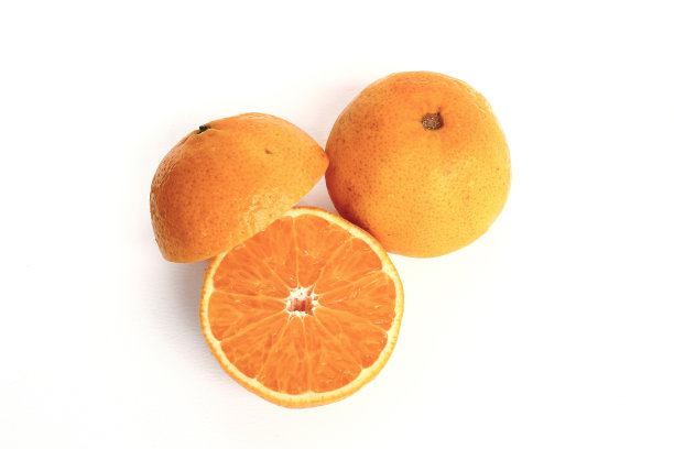 在白色背景上孤立的成熟橙子图片下载