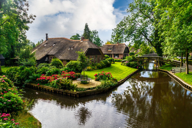 Giethoorn村庄的场景图片下载