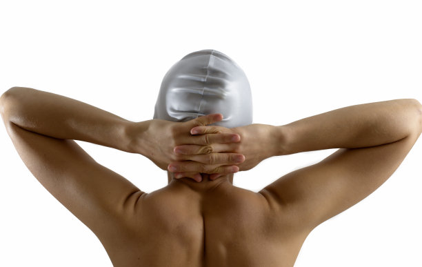 女游泳运动员回到演播室白色背景图片下载