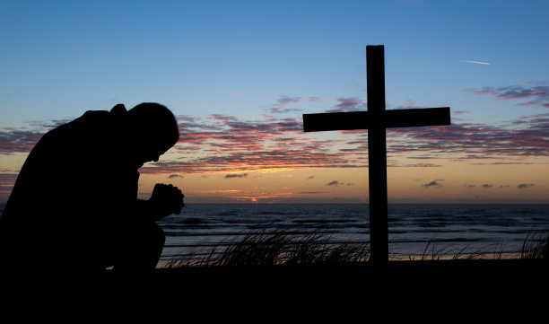 祈祷的人图片下载