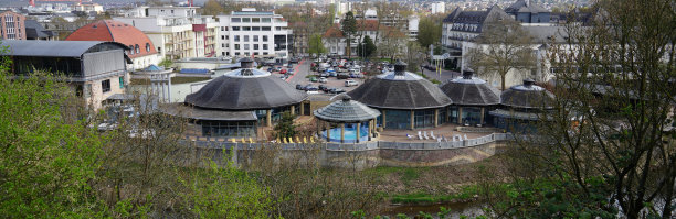 德国巴德克罗伊茨纳克城，桥屋，保卢斯教堂图片下载