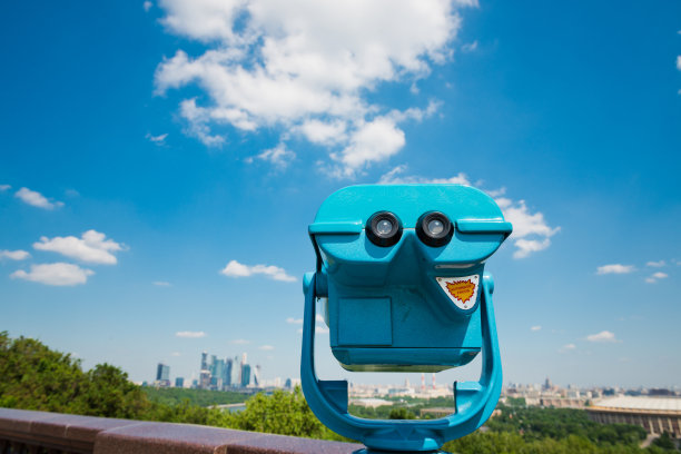 双筒望远镜俯瞰莫斯科图片下载