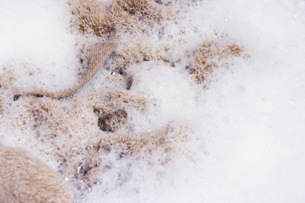 毛巾放在搪瓷碗里图片下载