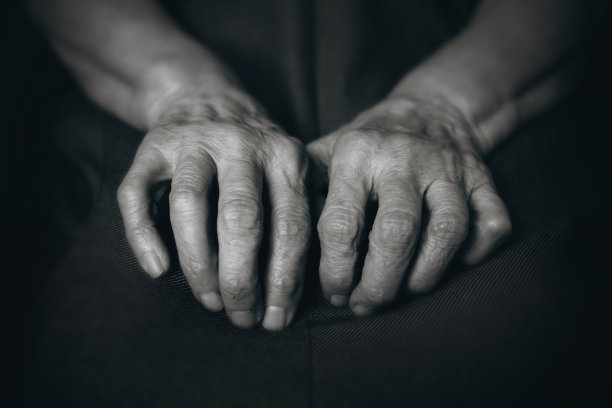 老人的手掌图片下载