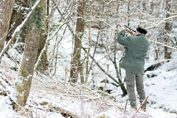 猎人准备开火图片下载