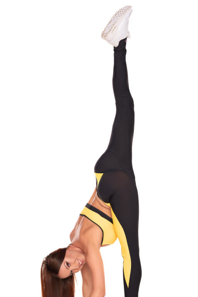 一个健康的女人站在孤立的白色背景下图片下载