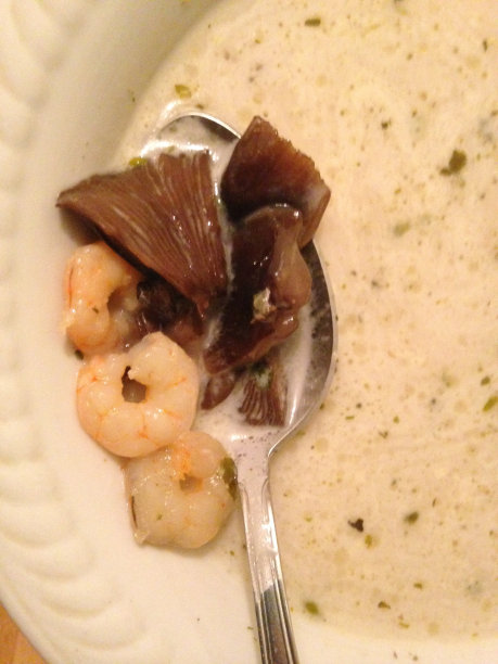 香菇虾仁椰汤。图片下载