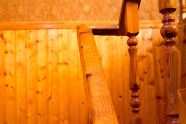 浅色木材在阳光下的质感图片下载