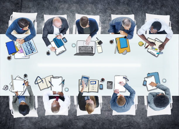 一群商务人士在照片和插图中会面图片下载