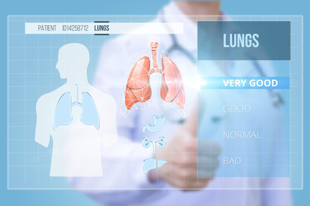 医生对健康状况作了积极的评价。图片下载