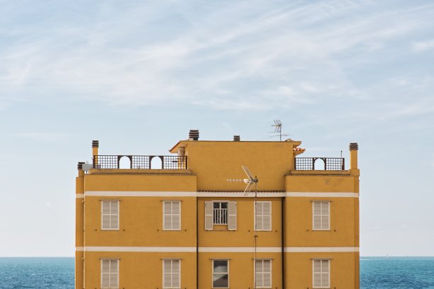 典型的圣马里内拉海滨别墅图片下载