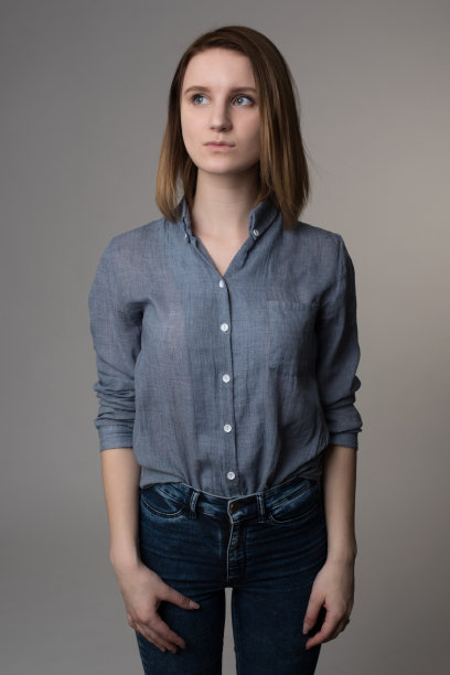 美丽的女孩思考图片下载