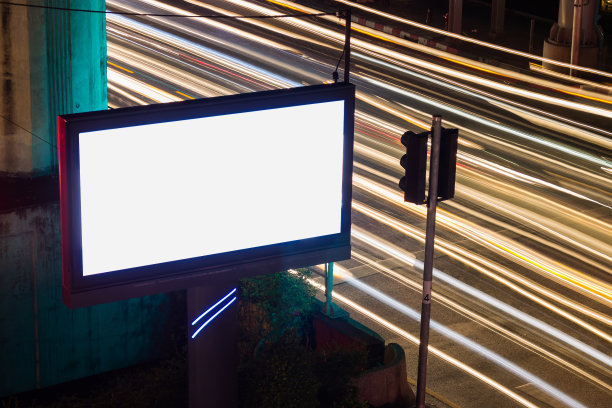 城市街道上的广告牌图片下载