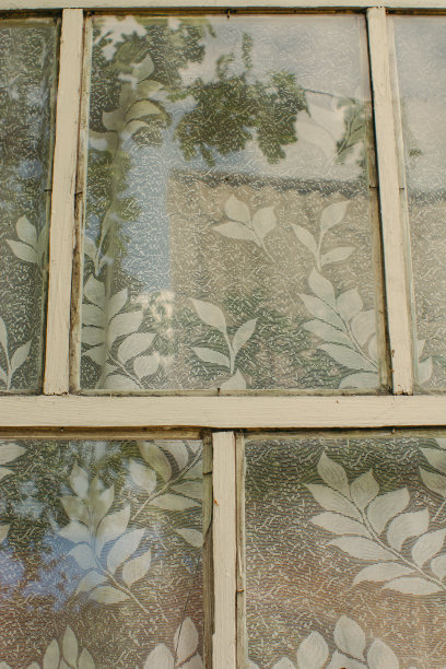 房子里美丽的白色薄纱。图片下载