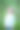 在绿草如茵的公园里微笑的小女孩的肖像图片下载