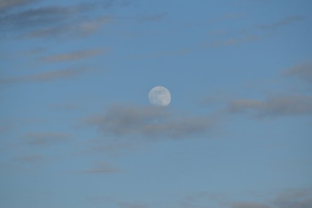 满月与云图片下载