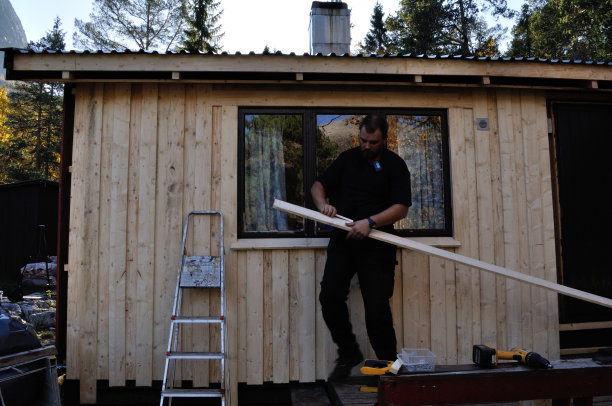 挪威木屋墙上的木材图片下载