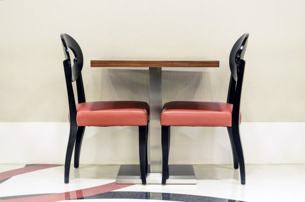 空的红椅子图片下载