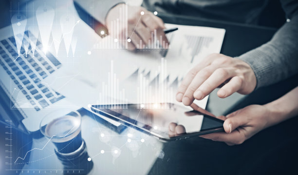 照片团队合作的过程。财务部门经理负责新的全球项目图片下载