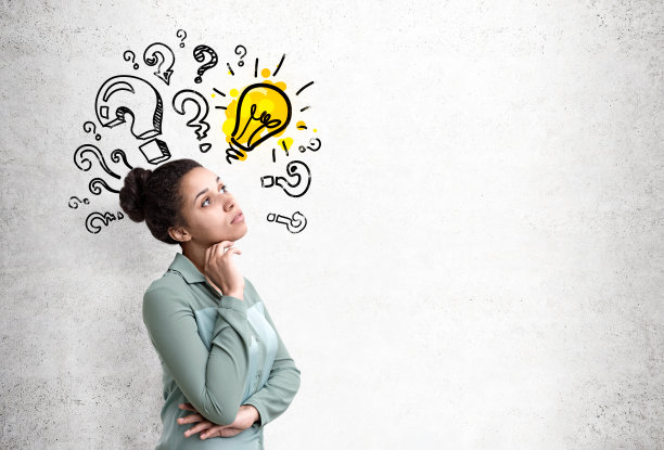 非洲女人，问题和灯泡图片下载