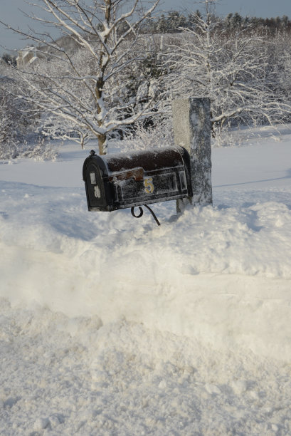 冬天的场景-下雪的邮箱图片下载