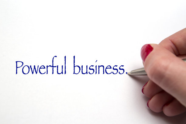 强大的商业-女性用蓝笔书写图片下载