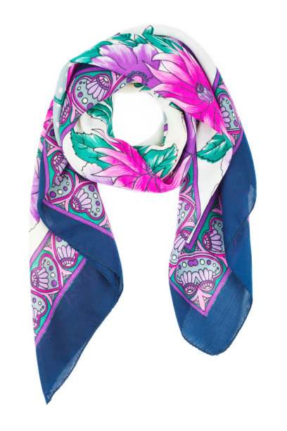 丝巾孤立在白色背景上。图片下载