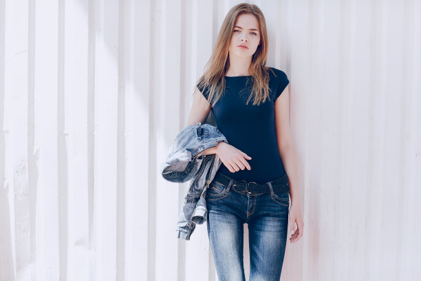 年轻漂亮的模型图片下载