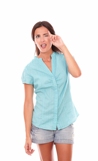 穿着蓝色衬衫的拉丁美女指着上面图片下载