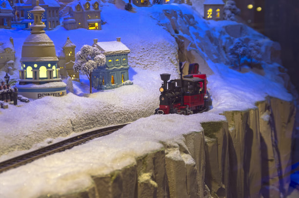 火车在一个神奇的城市。图片下载