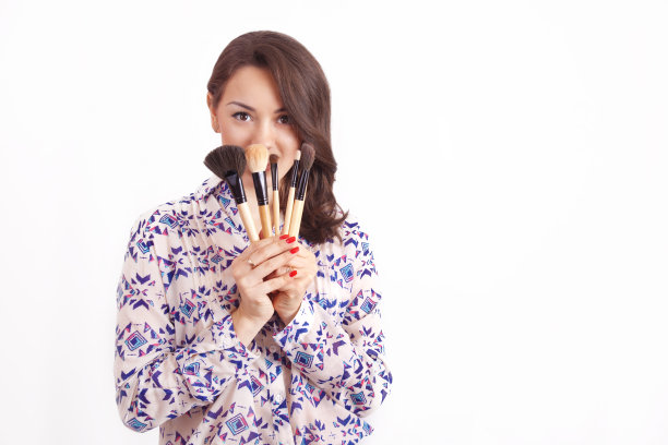 女孩化妆师用刷子图片下载