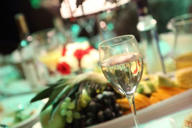 一杯酒，一束花图片下载