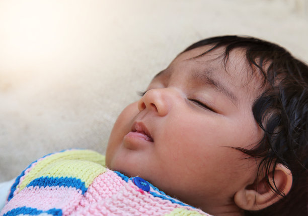 熟睡的婴儿图片下载