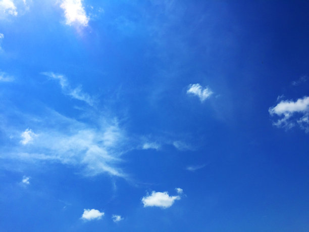 阳光和云彩图片下载